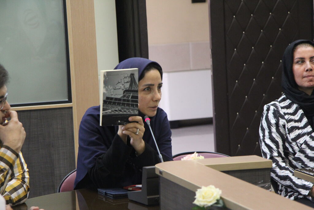 1371436-1 همنشینی صمیمی «به صرف چای و کتاب» به مناسبت هفته کتاب