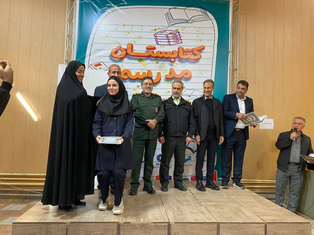 1371438-1 برگزاری جشن شهرستانی کتاب در مرکز فرهنگیهنری پلدشت