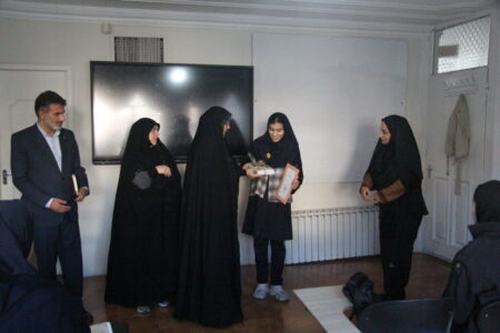 تقدیر مدیرکل کانون از دنیز محمدی، کانون‌یار فعال کانون استان