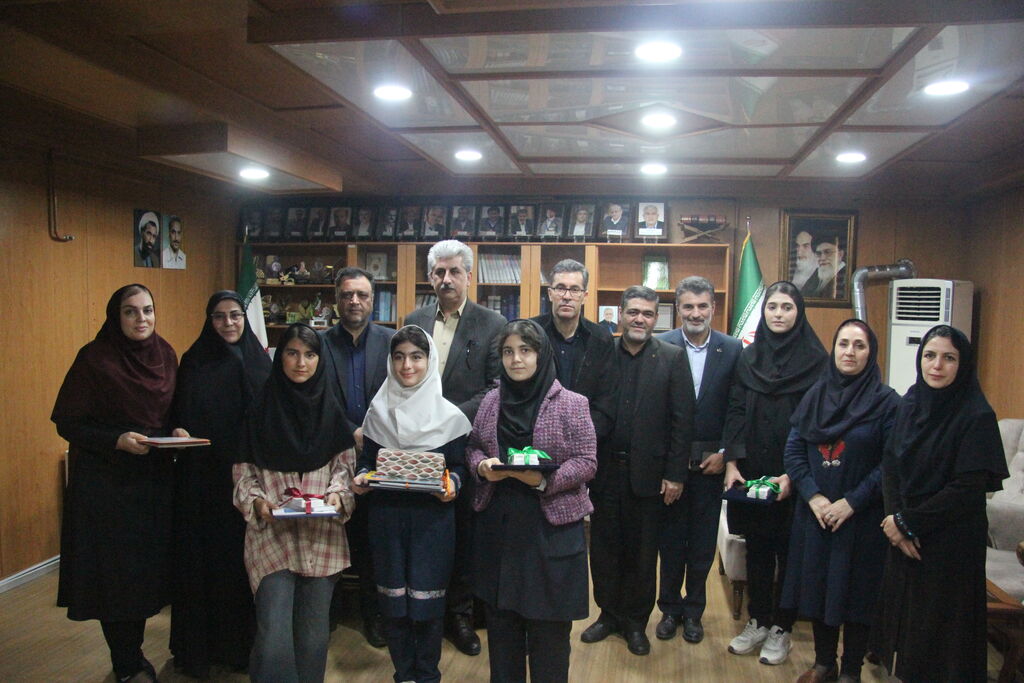 1371656-1 فرماندار مهاباد: کانون پرورش فکری، محل خلاقیت و آیندهسازی نسل نو