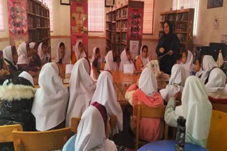 نشست دنیای اوریگامی با حضور نویسنده کتاب در شهر داودآباد