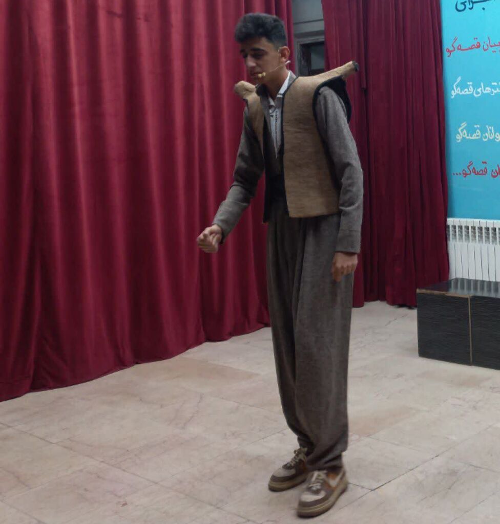 1372049-1 قصهگویان و کتابخوانان برتر کانون روانسر تجلیل شدند