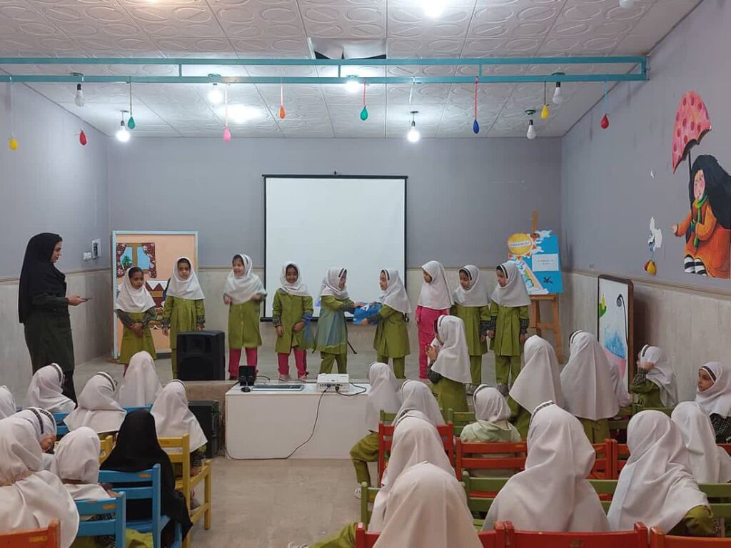 1372062-1 برگزاری ویژه برنامه "دوست من کتاب" در مرکز فرهنگی هنری مرکز پارک لاله