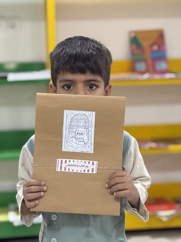 1372065-1 مرکز فرهنگی هنری بندر خمیردر هفته کتاب و کتابخوانی