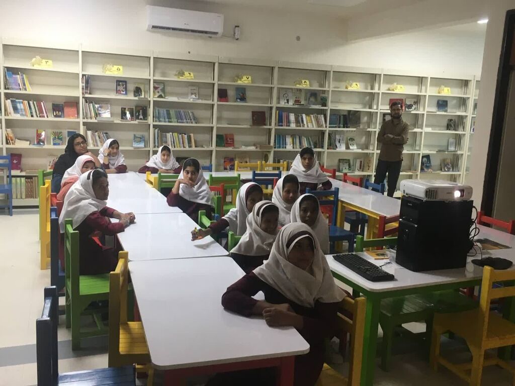 1372069-1 مرکز فرهنگی هنری بندر خمیردر هفته کتاب و کتابخوانی