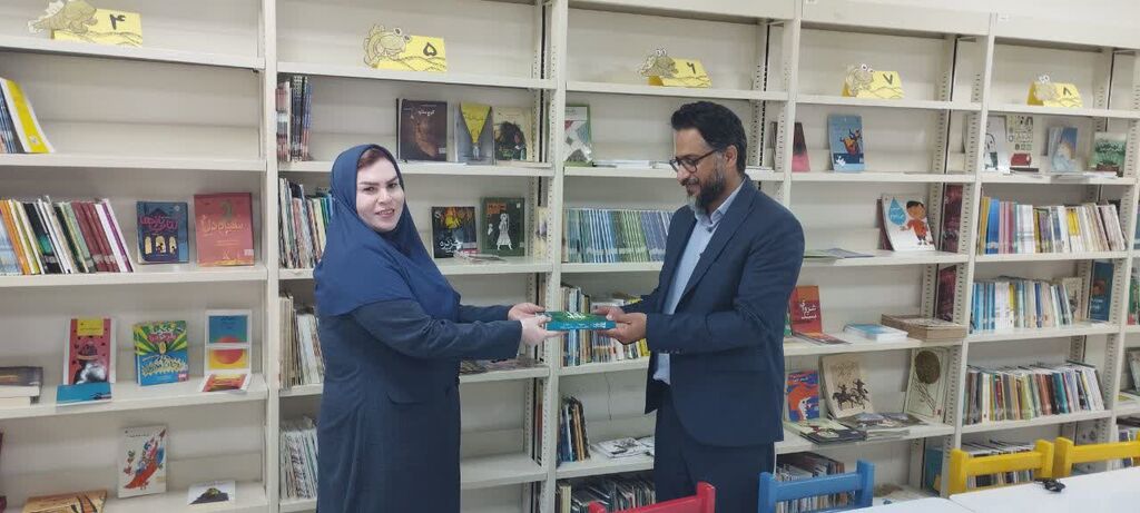 1372071-1 مرکز فرهنگی هنری بندر خمیردر هفته کتاب و کتابخوانی