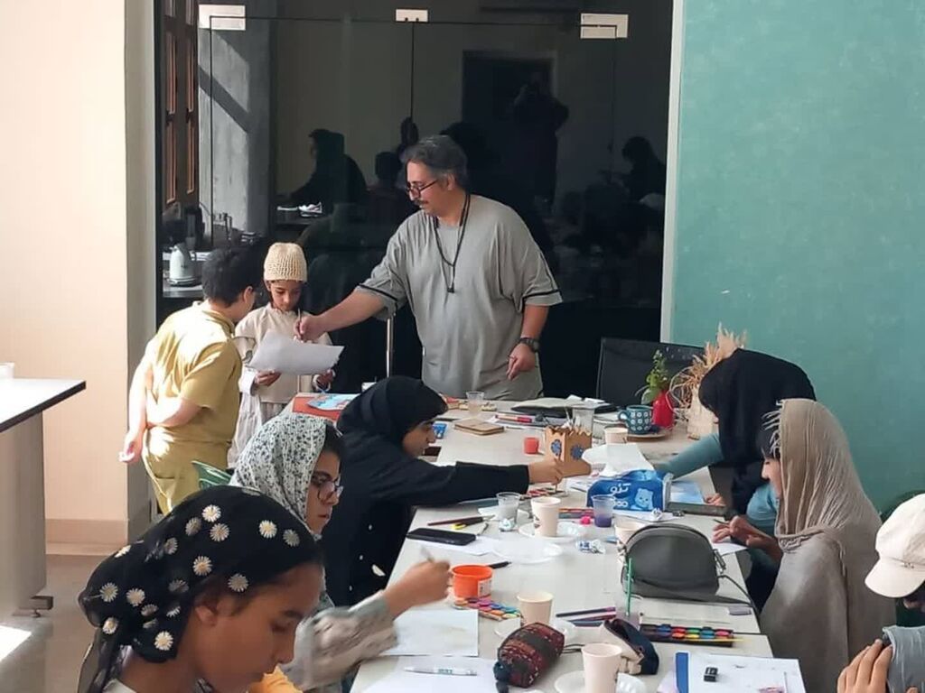 1372214-1 برگزاری نشست تخصصی «تصویرگری کتاب» با حضور امیر غفارزاده در کانون هرمزگان