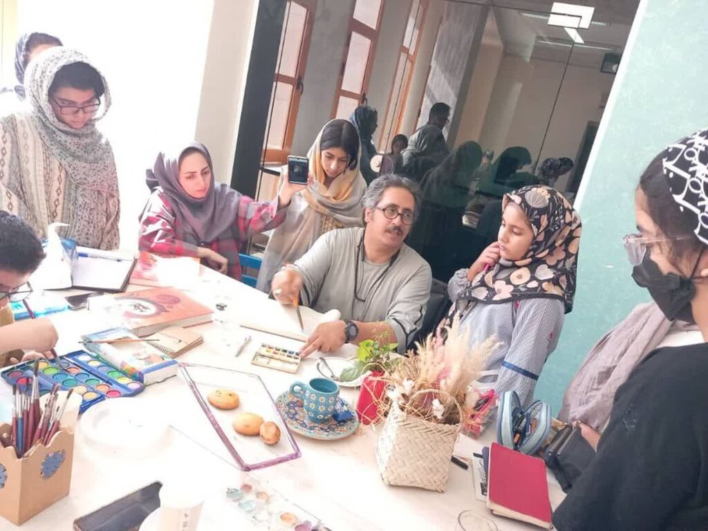 1372216-1 برگزاری نشست تخصصی «تصویرگری کتاب» با حضور امیر غفارزاده در کانون هرمزگان