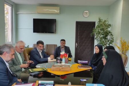 مدیرکل کانون آذربایجان‌غربی لوح تقدیر وزیر فرهنگ و ارشاد اسلامی را دریافت کرد