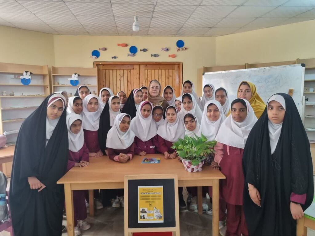 1372390-1 نشست نویسندگان با کودکان و نوجوانان جزیره ابوموسی