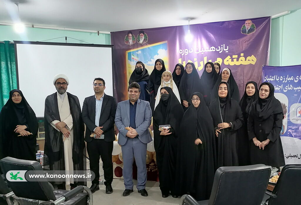 1372429-1 برگزاری ویژهبرنامههای هفته مبارزه با اعتیاد و آسیبهای اجتماعی در مراکز کانون استان بوشهر