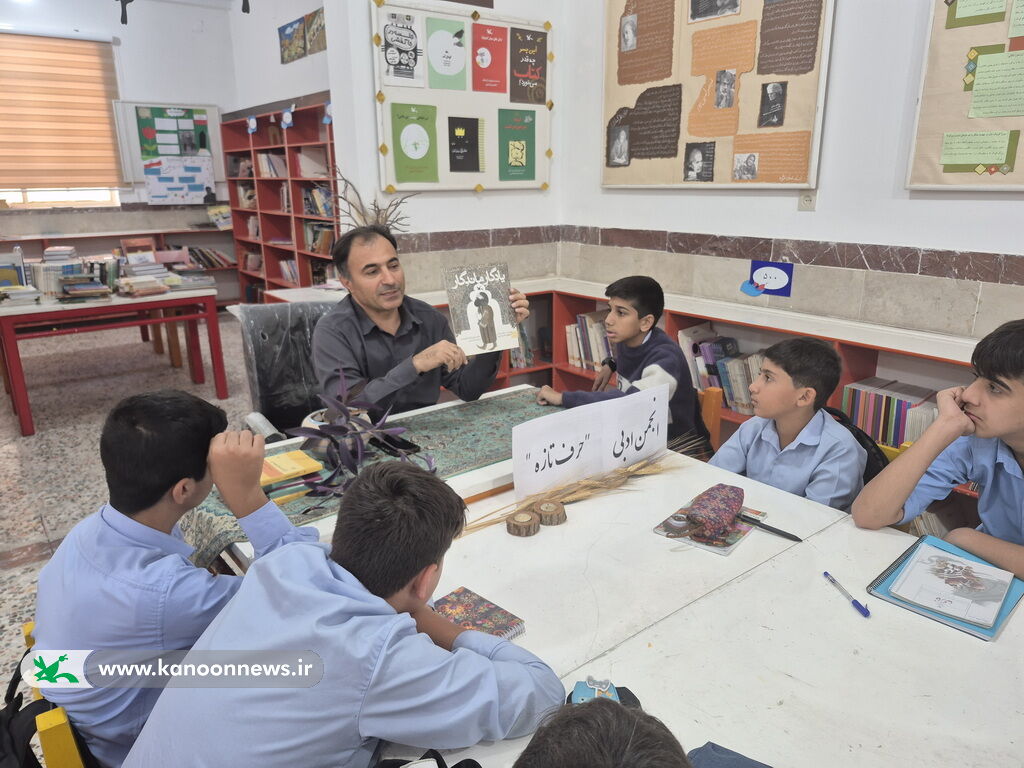 1372498-1 نشست انجمن ادبی "حرف تازه" با محور عناصر داستان در مرکز ریگ برگزار شد