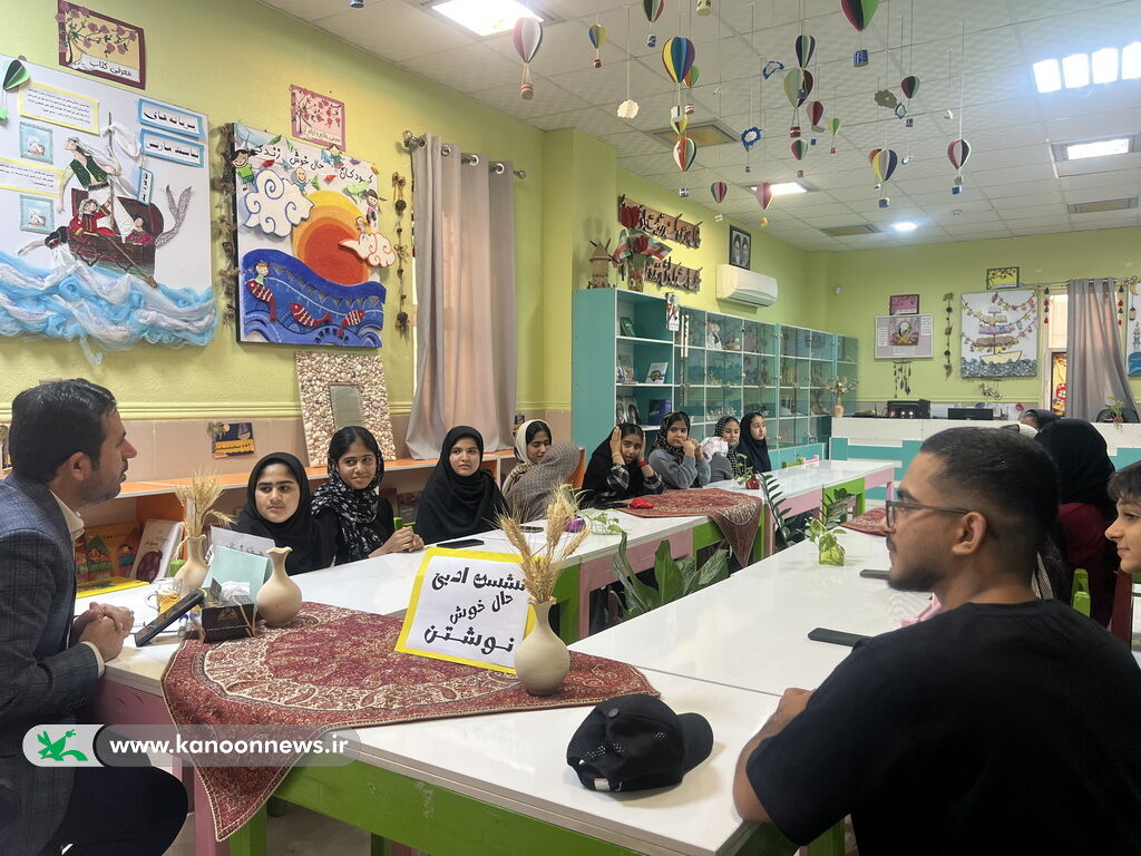 1372553-1 نشست ادبی "حالِ خوشِ نوشتن" در مرکز سیراف برگزار شد