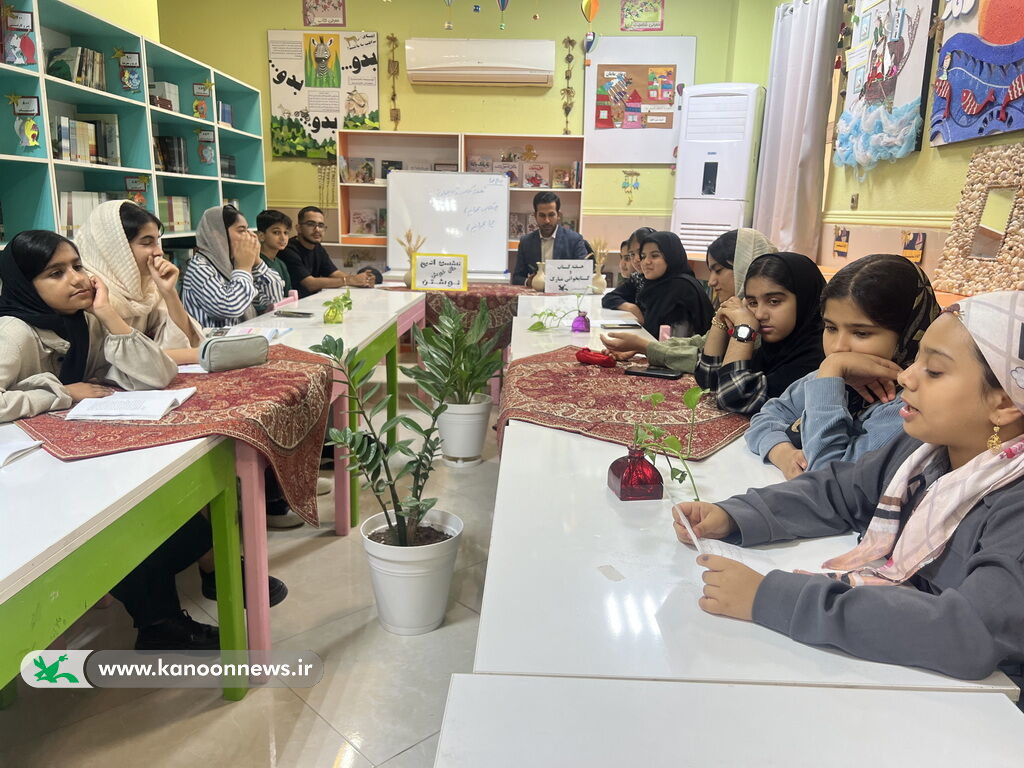 1372557-1 نشست ادبی "حالِ خوشِ نوشتن" در مرکز سیراف برگزار شد