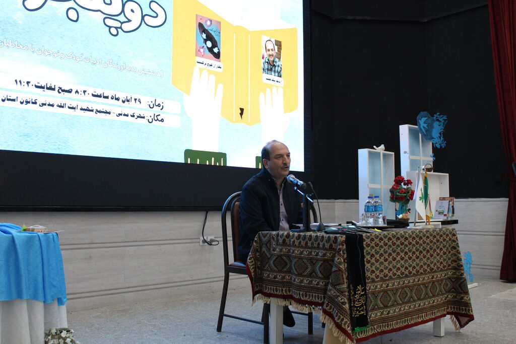1372578-1 حضور بابک نیکطلب در برنامه «دو پنجره» کانون پرورش فکری همدان