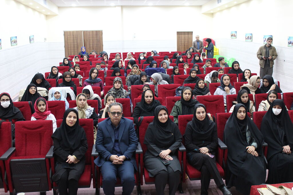 1372586-1 حضور بابک نیکطلب در برنامه «دو پنجره» کانون پرورش فکری همدان