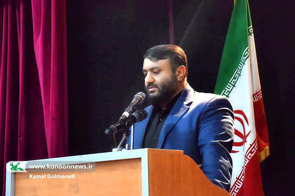 1372598-1 کارگاه قصهگویی با حضور معلمان و مربیان در کانون لرستان برگزار شد