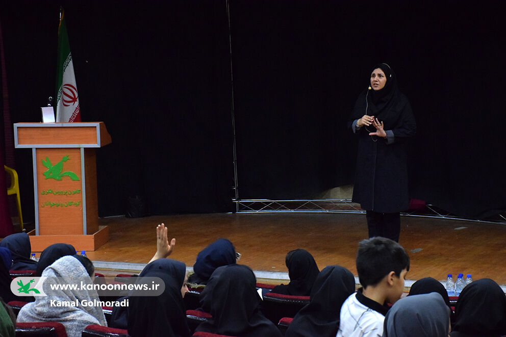 کارگاه قصهگویی با حضور معلمان و مربیان در کانون لرستان کارگاه قصهگویی با حضور معلمان و مربیان در کانون لرستان