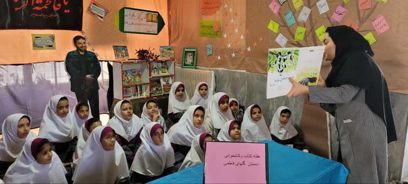 1372673-1 پیک امید شادی و دانایی را به کودکان اراکی هدیه داد