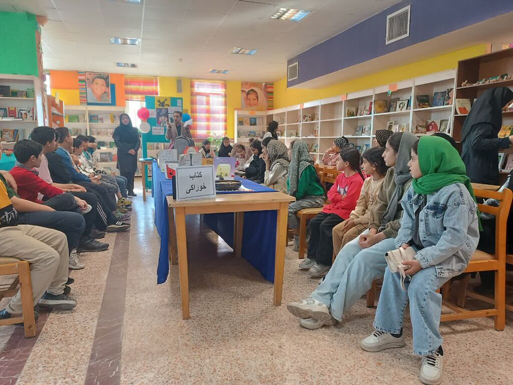 1372720-1 گرامیداشت هفته کتاب در مراکز فرهنگی و هنری کانون قزوین