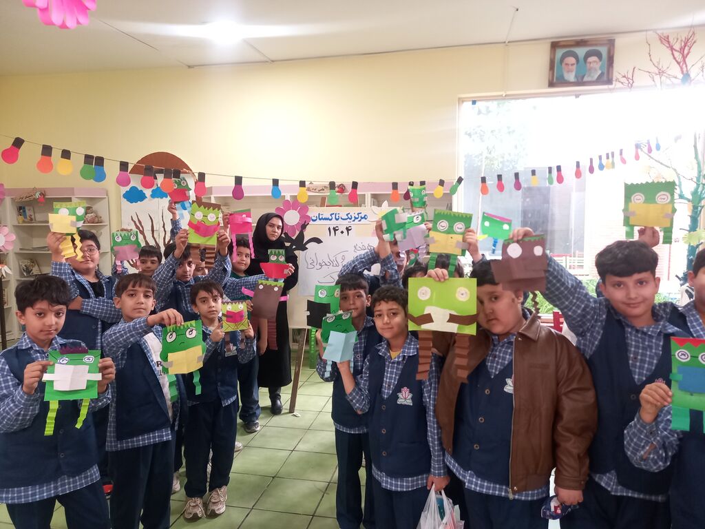 1372722-1 گرامیداشت هفته کتاب در مراکز فرهنگی و هنری کانون قزوین