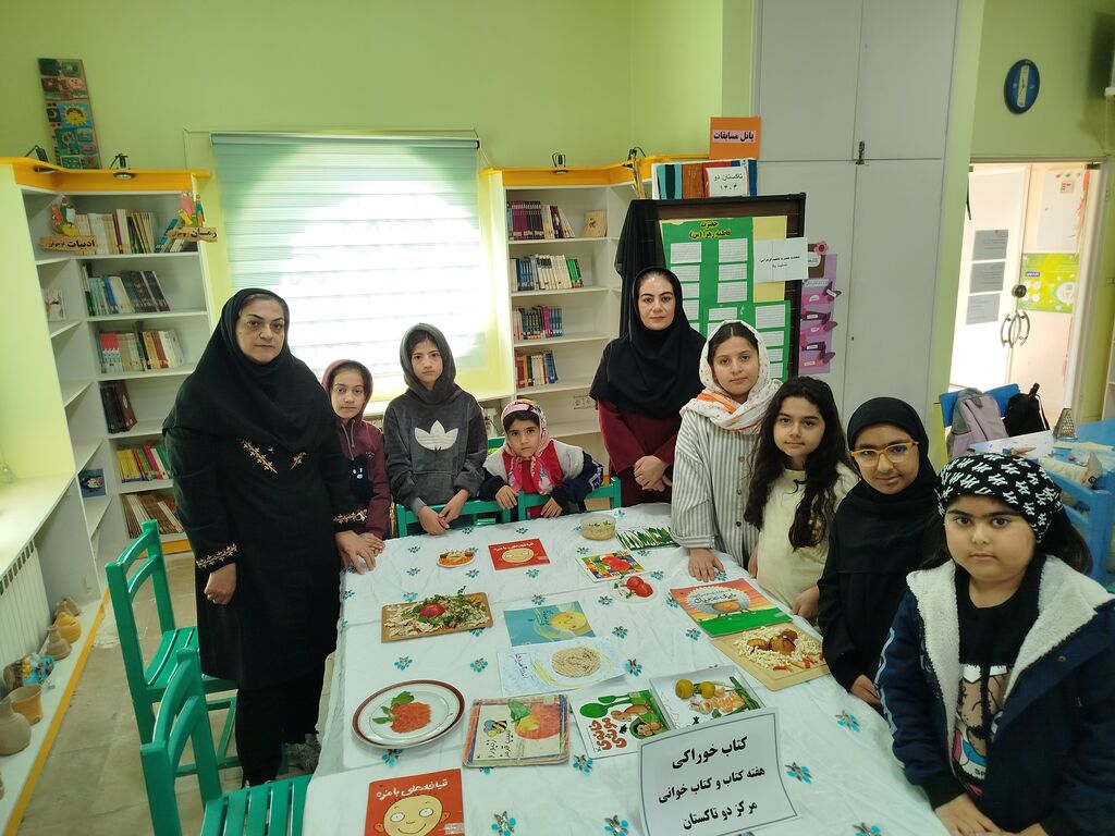 1372723-1 گرامیداشت هفته کتاب در مراکز فرهنگی و هنری کانون قزوین