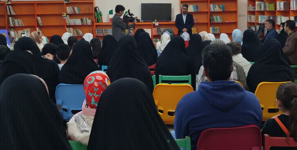 1372725-1 ویژهبرنامه «با هم بخوانیم برای ایران» در مرکز هرسین