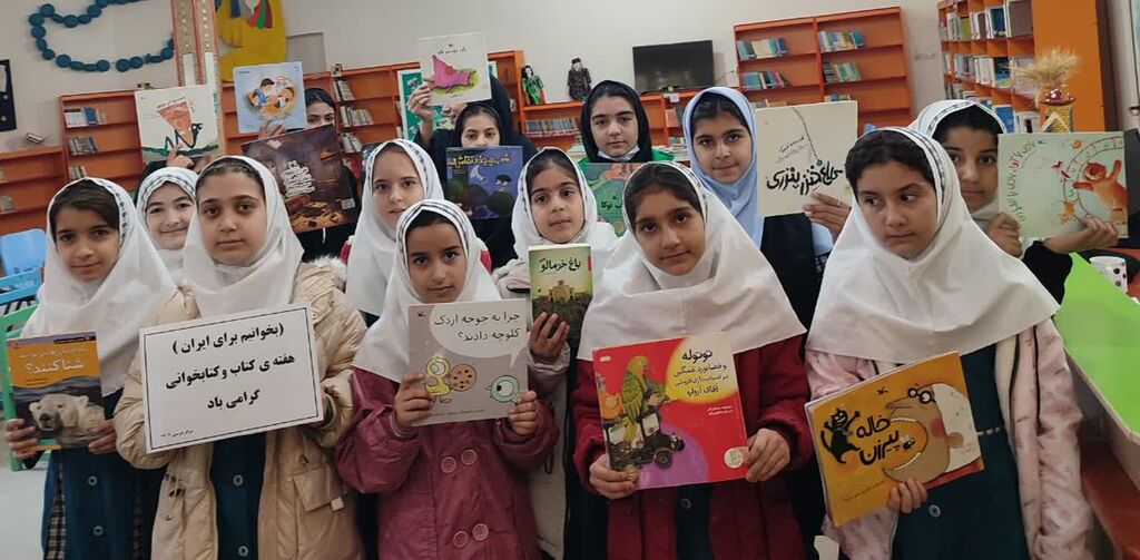 1372728-1 ویژهبرنامه «با هم بخوانیم برای ایران» در مرکز هرسین