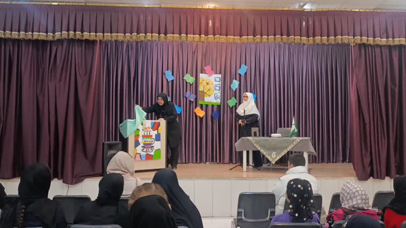 1372732-1 کتاب نغمه های بارانی در کانون ساوه رونمایی شد