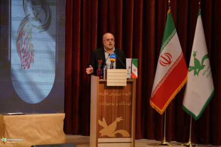 توسعه فعالیت‌های ادبی در تمام مراکز کانون اولویت ماست