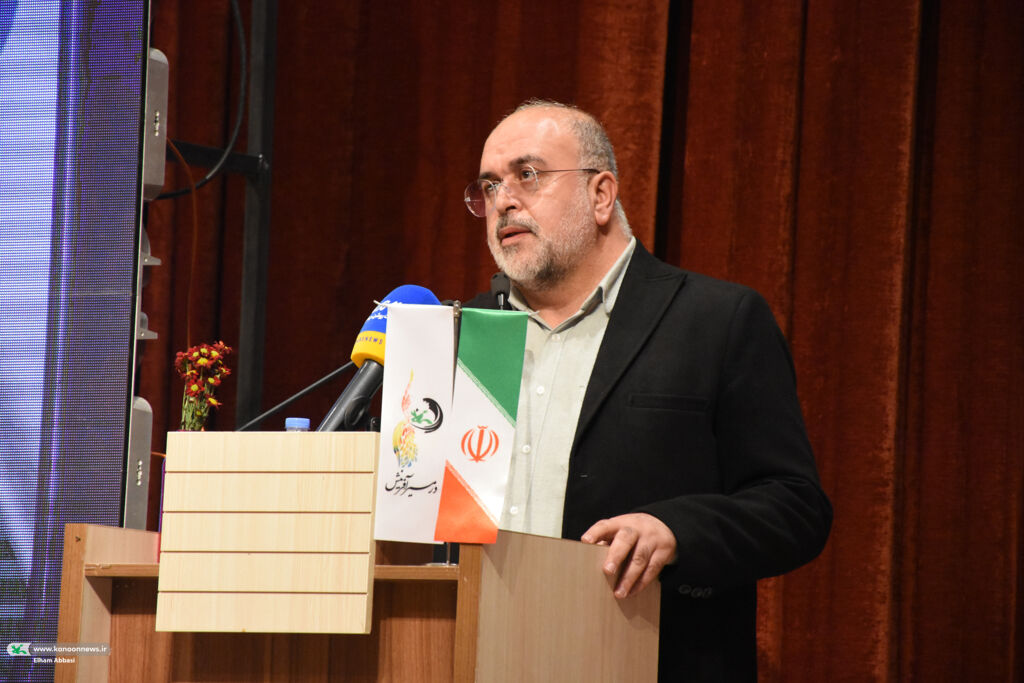 توسعه فعالیت‌های ادبی در تمام مراکز کانون اولویت ماست