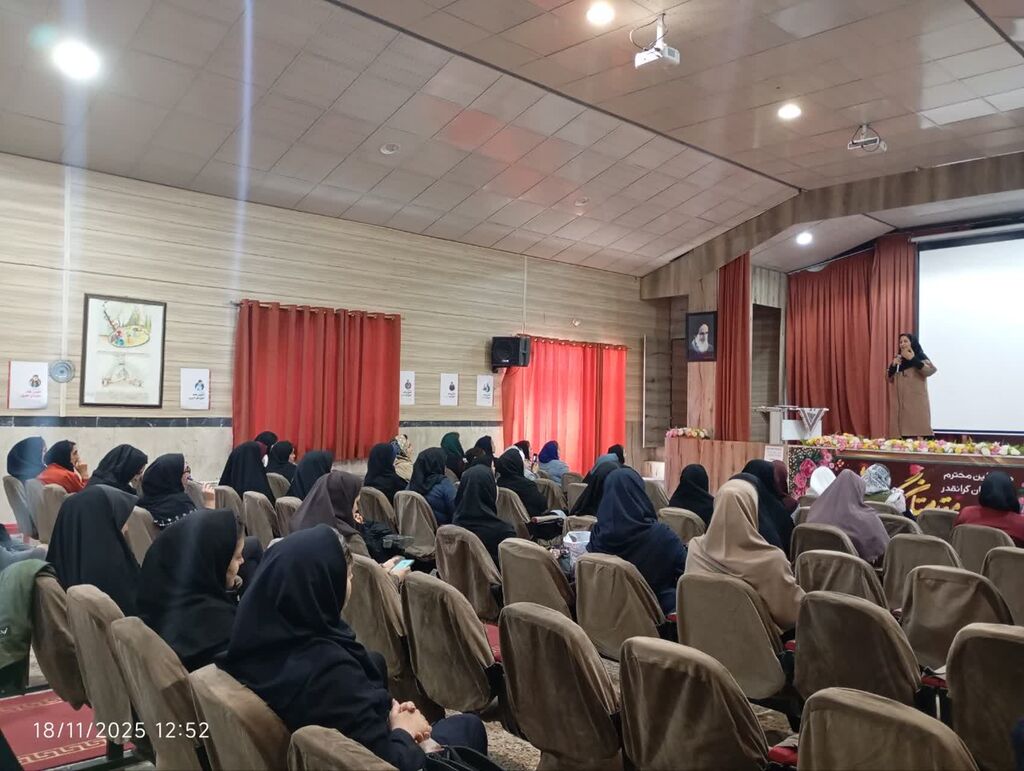 1372810-3 سلسله نشستهای «قصهگویی» در مراکز کانون پرورش فکری کودکان و نوجوانان استان البرز