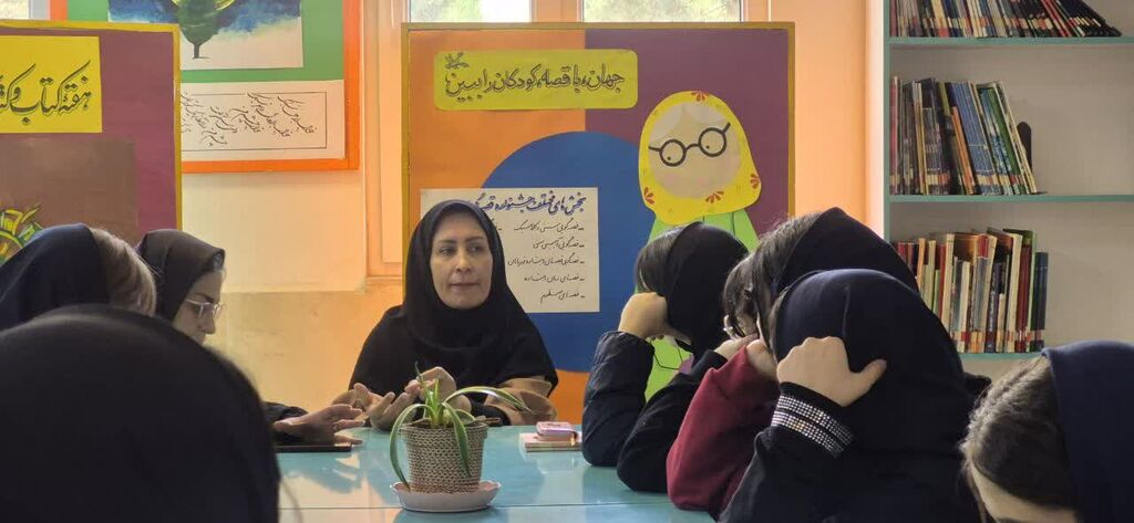 1372812-1 سلسله نشستهای «قصهگویی» در مراکز کانون پرورش فکری کودکان و نوجوانان استان البرز