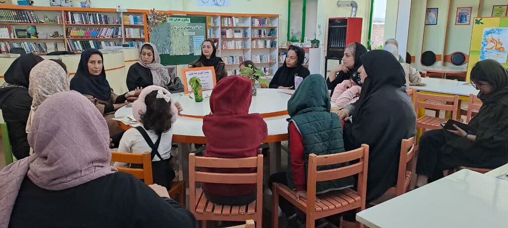 1372813-1 سلسله نشستهای «قصهگویی» در مراکز کانون پرورش فکری کودکان و نوجوانان استان البرز