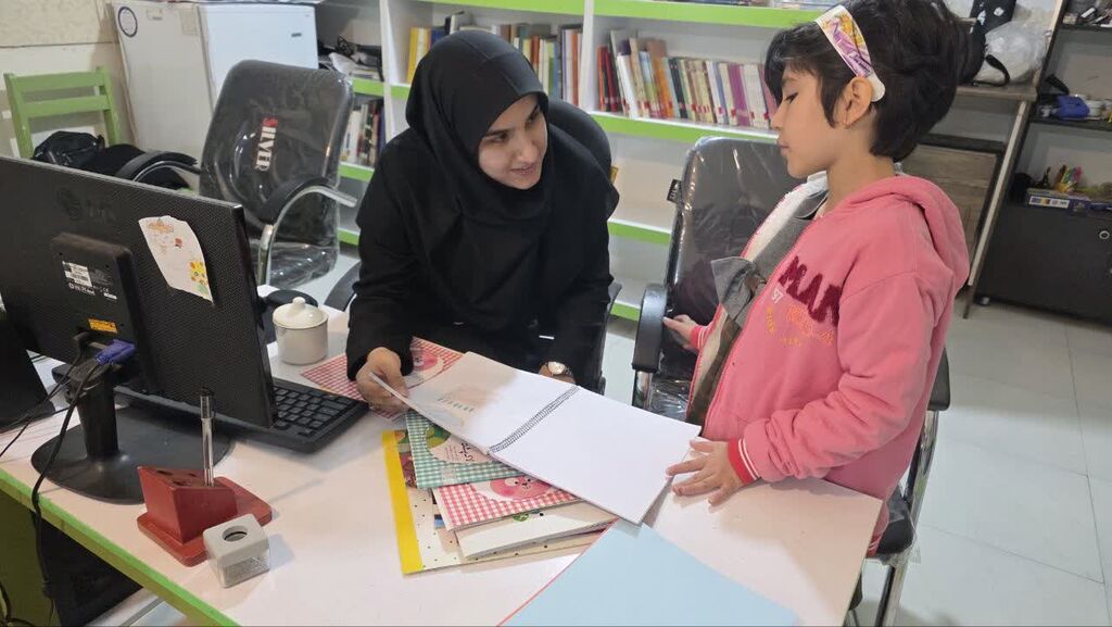 1372851-1 برگزاری کارگاه کتابسازی در مرکز فرهنگی طرقبه