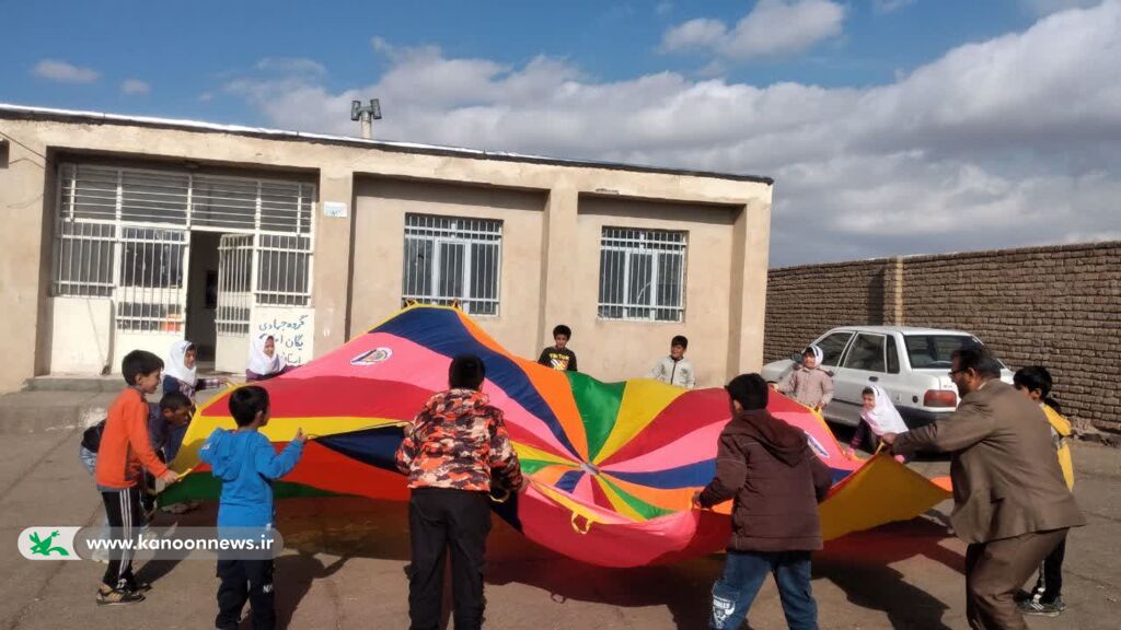 1372891-1 پویش کتاب در روستاهای چومالی و برونده زنجان با حضور ۸۰ دانشآموز برگزار شد