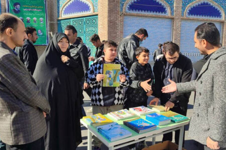 میز خدمت کانون پرورش فکری در نماز جمعه اردبیل برپا شد