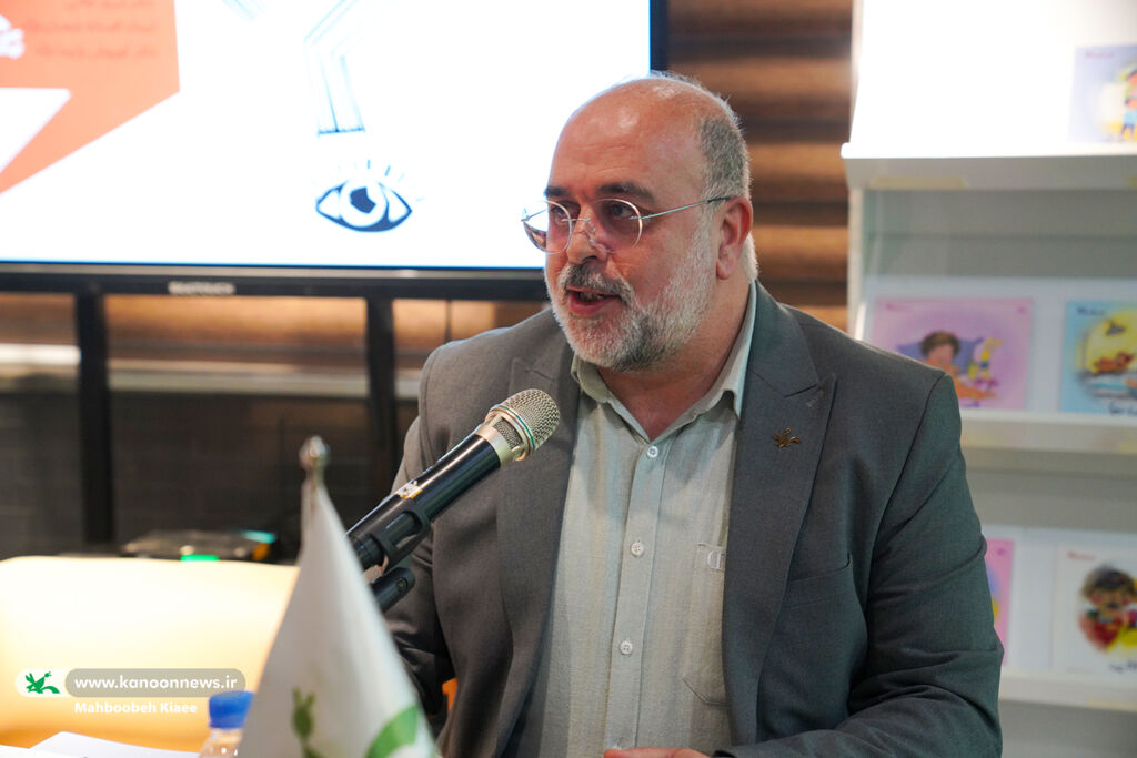 تأکید بر توجه به ادبیات نوزادان به‌عنوان گفتمانی جدید