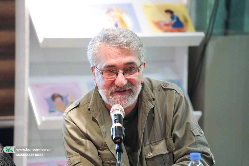 تأکید بر توجه به ادبیات نوزادان به‌عنوان گفتمانی جدید