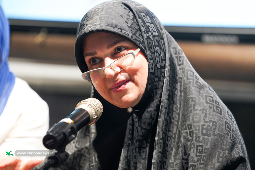 تأکید بر توجه به ادبیات نوزادان به‌عنوان گفتمانی جدید