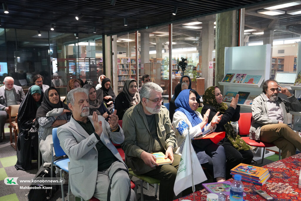 تأکید بر توجه به ادبیات نوزادان به‌عنوان گفتمانی جدید