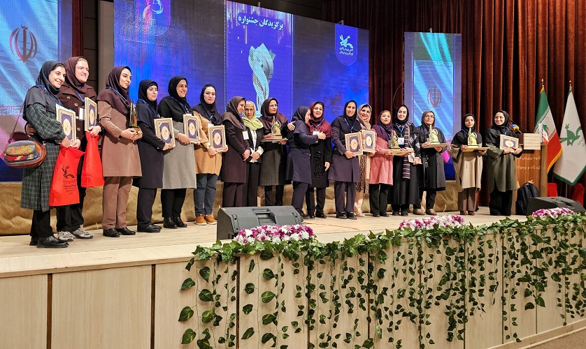 1373056-1 درخشش کارشناس و مربیان کانون استان در دومین جشنواره ملی «در مسیر آفرینش»