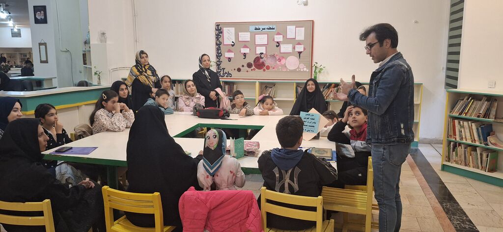 1373072-1 نشست قصهگویی اعضا و والدین مرکز ۸ برگزار شد