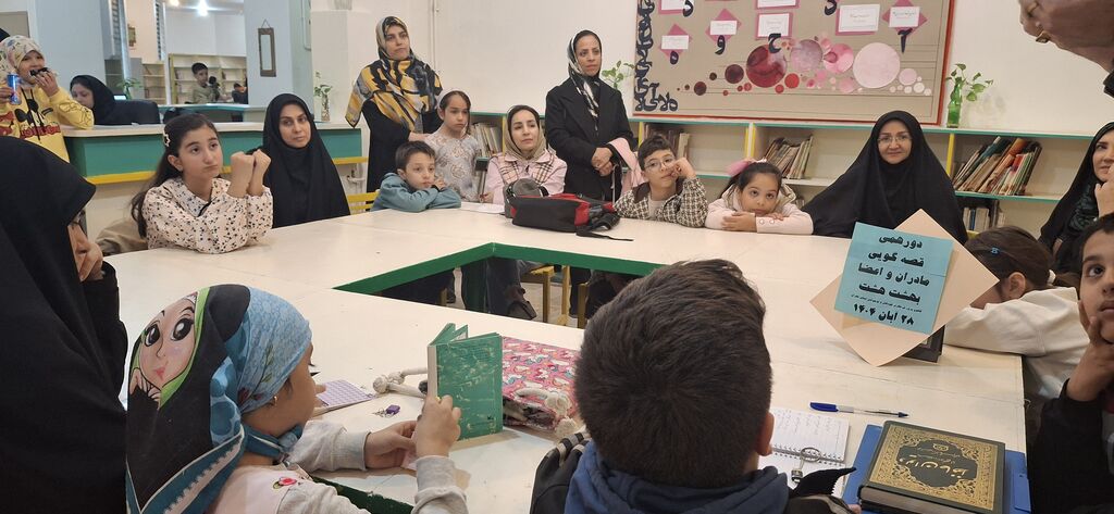 1373073-1 نشست قصهگویی اعضا و والدین مرکز ۸ برگزار شد