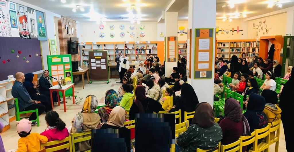 1373076-1 حضور طیبه شامانی، نویسنده کودک و نوجوان در جشن کتاب مرکز فراگیر ۴۰