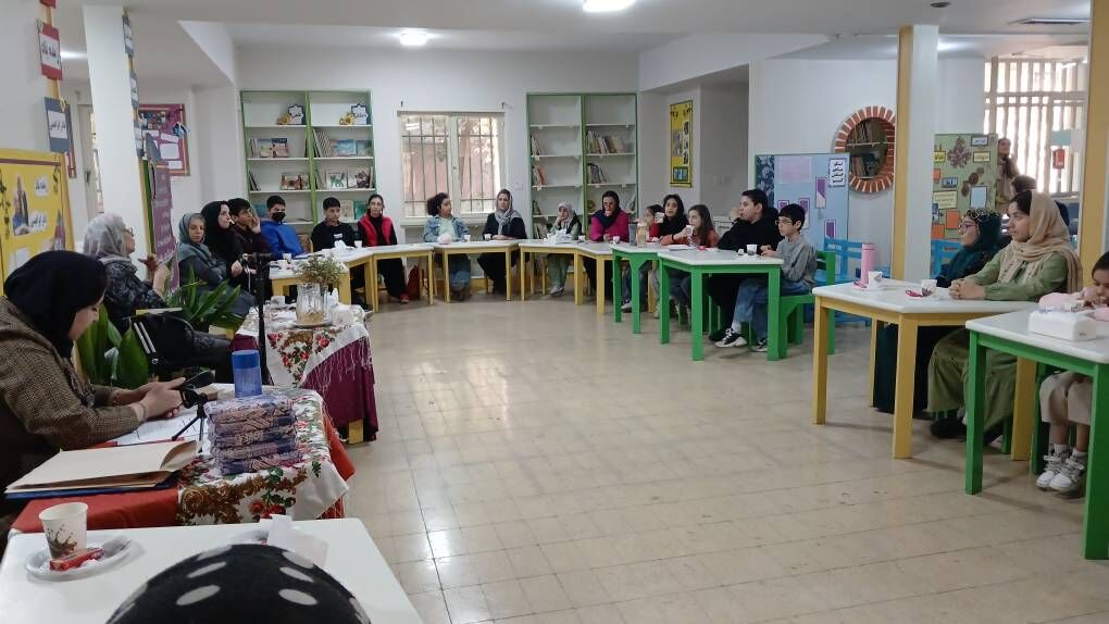 1373161-1 «فصل کتاب» در مرکز 25؛ یادمان نادر ابراهیمی با حضور همسرش فرزانه منصوری