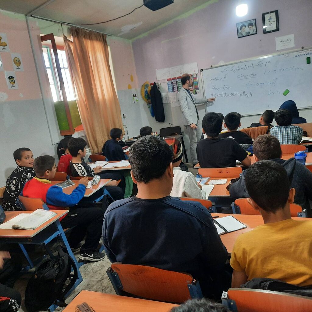 1373210-1 گامی نو در فرهنگ مطالعه؛ نشست آشنایی با نویسنده در کانون