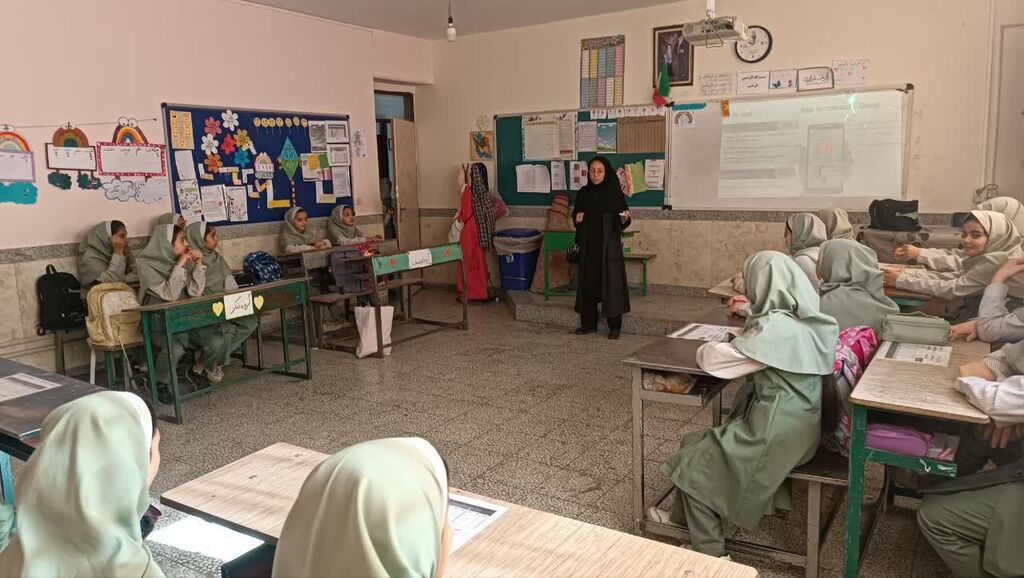 1373265-1 ترویج قصهگویی در مدارس برای با حضور فعال کانون همدان