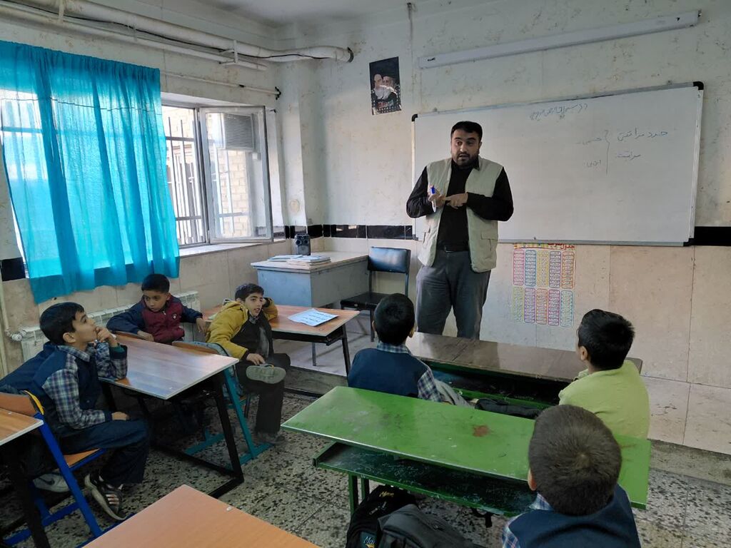 1373267-1 ترویج قصهگویی در مدارس برای با حضور فعال کانون همدان