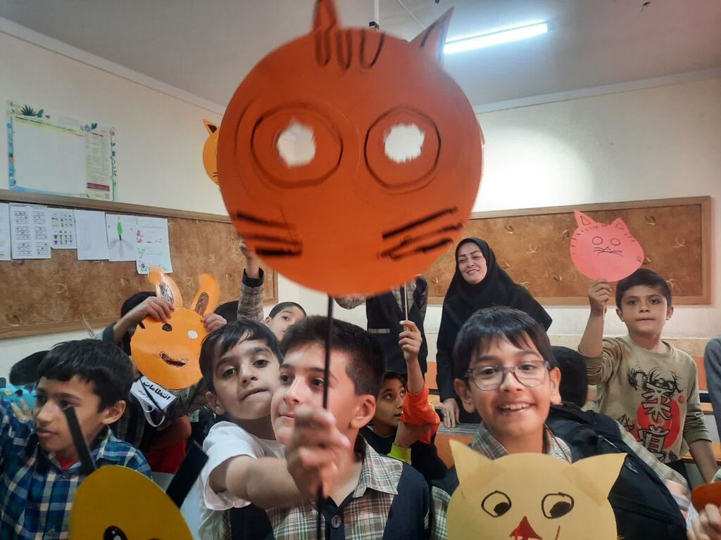 1373268-1 ترویج قصهگویی در مدارس برای با حضور فعال کانون همدان